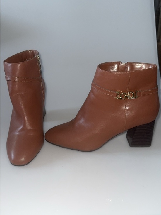 Liz Claiborne Shoes - Liz Claiborne Women's Tan Leather Ankle Boots with Gold Detail